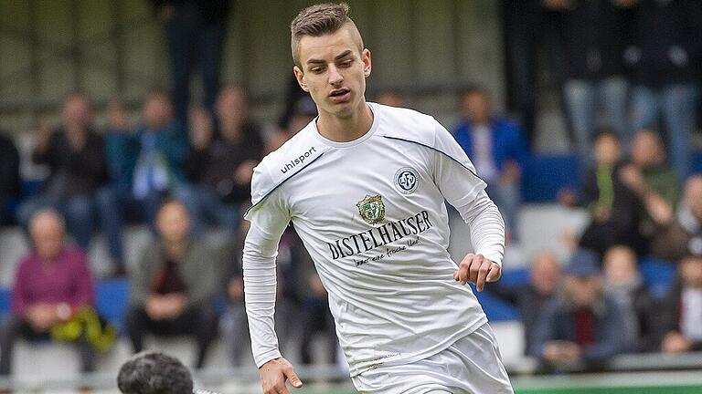 Fußball, Bayernliga, Würzburger FV - FC Viktoria Kahl - Der Deutschen Fußball-Bund hat einen wesentlichen Anteil daran, dass Steffen Barthel vom Bayernligisten Würzburger FV zum SV Gelchsheim in die Kreisklasse gewechselt ist. Fußball, Bayernliga, Würzburger FV - FC Viktoria Kahl - Der Deutschen Fußball-Bund hat einen wesentlichen Anteil daran, dass Steffen Barthel vom Bayernligisten Würzburger FV zum SV Gelchsheim in die Kreisklasse gewechselt ist.