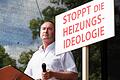 Seine Worte hallen nach: der bayerische Wirtschaftsminister Hubert Aiwanger bei seiner umstrittenen Rede auf der Demo in Erding.