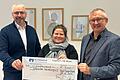 Bei der Spendenübergabe (von links): Martin Werani, Antje Sinn und Andreas Schneider.
