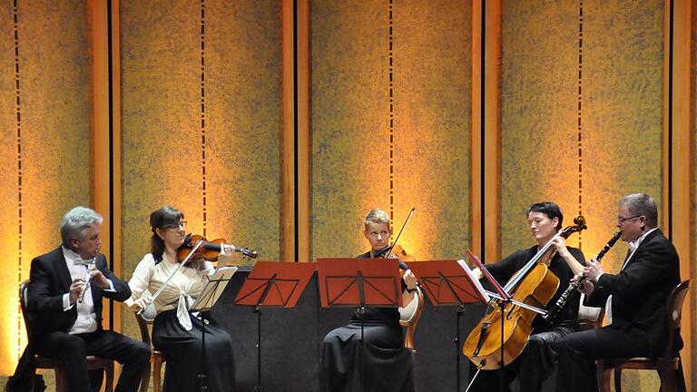 Das Haydn Ensemble Wiesbaden zeigte, welche ansprechende Musik im 18. Jahrhundert am Hof des bayerischen Kurfürsten Karl Theodor gespielt wurde. Foto: Peter Klopf       -  Das Haydn Ensemble Wiesbaden zeigte, welche ansprechende Musik im 18. Jahrhundert am Hof des bayerischen Kurfürsten Karl Theodor gespielt wurde. Foto: Peter Klopf