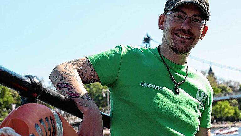Marcus Wachtler fuhr für eine Woche an Bord der Beluga II von Greenpeace mit. Er klärt aus Überzeugung auf. Marcus Wachtler fuhr für eine Woche an Bord der Beluga II von Greenpeace mit. Er klärt aus Überzeugung auf.
