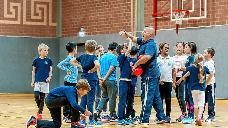 Seit langem findet in der ehemaligen High-School-Turnhalle wieder Sportunterricht statt. Seit langem findet in der ehemaligen High-School-Turnhalle wieder Sportunterricht statt.