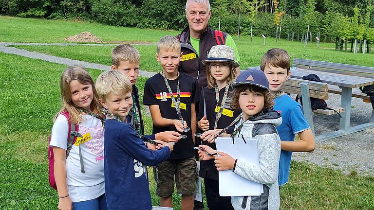 Auf dem Bild Wolfgang Braun (hinten) und seine Kompassexperten. Auf dem Bild Wolfgang Braun (hinten) und seine Kompassexperten.