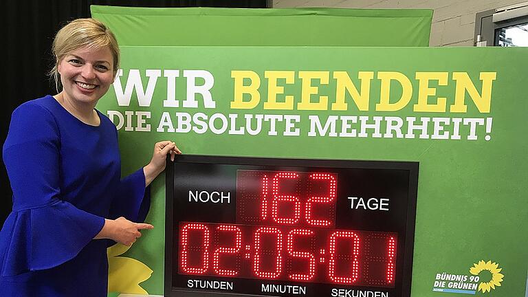 Die Grünen zählen Tage und Stunden bis zum erhofften Ende der absoluten CSU-Mehrheit in Bayern. Im Bild Spitzenkandidatin Katharina Schulze beim Landesparteitag in Hirschaid Die Grünen zählen Tage und Stunden bis zum erhofften Ende der absoluten CSU-Mehrheit in Bayern. Im Bild Spitzenkandidatin Katharina Schulze beim Landesparteitag in Hirschaid
