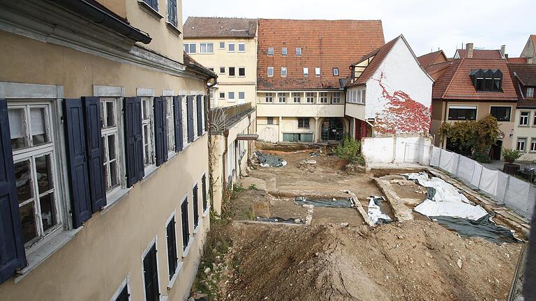 Wie geht es mit dem Kulturforum am Martin-Luther-Platz in Schweinfurt weiter? Ein Streit mit einem der Nachbarn ist geklärt, der Baubeginn aber nach wie vor offen. Wie geht es mit dem Kulturforum am Martin-Luther-Platz in Schweinfurt weiter? Ein Streit mit einem der Nachbarn ist geklärt, der Baubeginn aber nach wie vor offen.