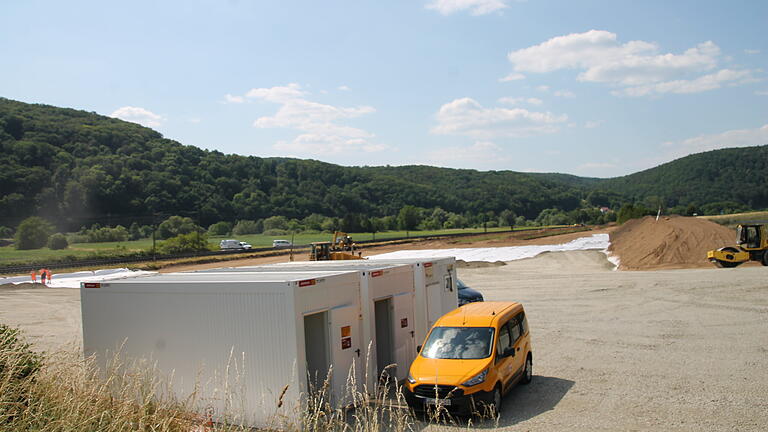 Auf der Bahn-Baustelle neben der Schleuse Harrbach wurden archäologische Funde gemacht. Auf der Bahn-Baustelle neben der Schleuse Harrbach wurden archäologische Funde gemacht.