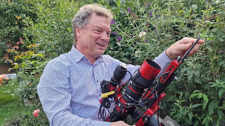 Die Freude an der Astrofotografie ist Matthias Dier ins Gesicht geschrieben. - Die Freude an der Astrofotografie ist Matthias Dier ins Gesicht geschrieben. Die Freude an der Astrofotografie ist Matthias Dier ins Gesicht geschrieben. - Die Freude an der Astrofotografie ist Matthias Dier ins Gesicht geschrieben.