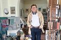Der Künstler bei sich zu Hause: Gino Martori in seinem Atelier in Fornaci. Am 17. Mai sind seine Werke in der Ebern-Galerie zu sehen.