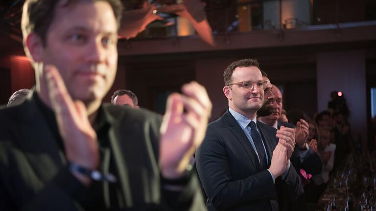 Verleihung der Politikawards       -  SPD-Chef Klingbeil kritisiert die von Unionsfraktionsvize Spahn angestoßene Debatte über den Umgang mit der AfD im Bundestag. (Archivfoto)