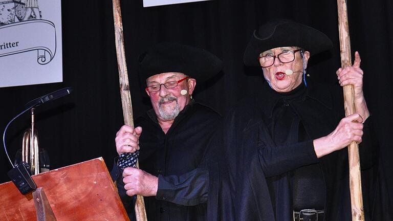 Aus dem Fasching in Grummi kaum wegzudenken: Die Burggrumbacher Nachtwächter Sonja und Manfred Drazkiewicz. Aus dem Fasching in Grummi kaum wegzudenken: Die Burggrumbacher Nachtwächter Sonja und Manfred Drazkiewicz.