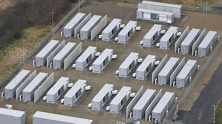 Batteriespeicher       -  Das Energieunternehmen LEAG nennt diesen Stromspeicher BigBattery.