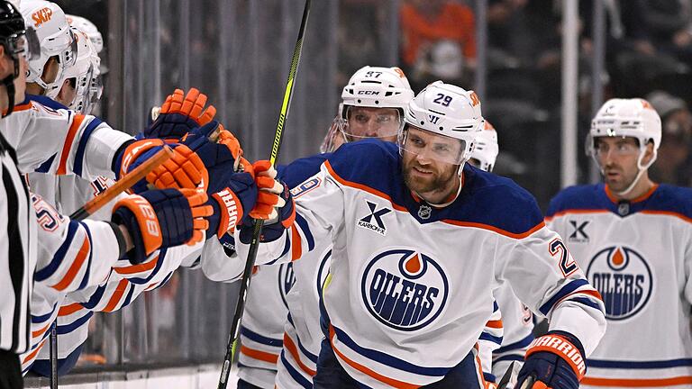 Anaheim Ducks - Edmonton Oilers - Leon Draisaitl erzielte den ersten und dritten Treffer der Oilers. Anaheim Ducks - Edmonton Oilers - Leon Draisaitl erzielte den ersten und dritten Treffer der Oilers.