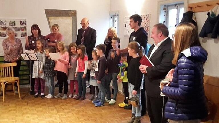 Einweihung des Kinderhorts im historischen Gasthaus in Herbstadt. Einweihung des Kinderhorts im historischen Gasthaus in Herbstadt.