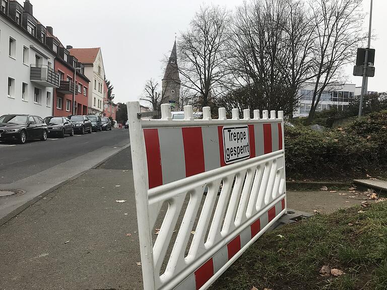 In Kitzingen sind einige Treppen gesperrt, weil kein Winterdienst mehr gewährleistet wird. Der Unmut ist groß, ändert aber nichts an den Sperrungen. In Kitzingen sind einige Treppen gesperrt, weil kein Winterdienst mehr gewährleistet wird. Der Unmut ist groß, ändert aber nichts an den Sperrungen.
