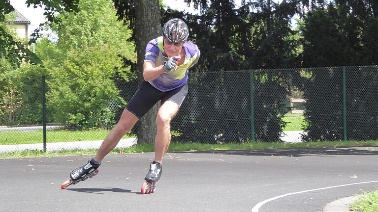 Der frühere Weltmeister und Olympiateilnehmer Günter Traub aus Schweinfurt ist auch mit 80 Jahren noch fit. Im Bild ist er beim Sommertraining für die Eisschnelllauf-Saison.