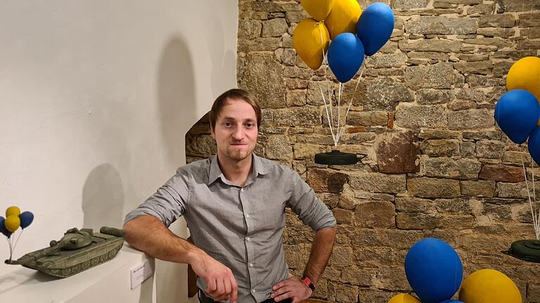 Nico Endrusch und seine Antikriegs-Installation. Nico Endrusch und seine Antikriegs-Installation.