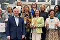 Im Landratsamt Bad Kissingen wurde jetzt der Förderpreis Kultur verliehen. Unser Bild zeigt Mitglieder der Vereine erLebenskunst Ramsthal und des Kunsthauses Bad Brückenau sowie des Integrationsbeirats Bad Kissingen - zusammen mit Landrat Thomas Bold.&nbsp;