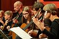Hochkonzentriert sind diese Musikerinnen und Musiker bei der&nbsp; Nacht der Zupfinstrumente in der Musikschule Schweinfurt.