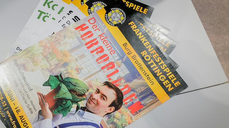 Spielzeit von 'der kleine Horrorladen' ist vom 13. Juni bis 18. August, 'Kohlhiesels Töchter' wird zwischen dem 27. Juni bis 16. August aufgeführt, 'Spatz und Engel' zwischen dem 11. Juli bis 9. August. Spielzeit von 'der kleine Horrorladen' ist vom 13. Juni bis 18. August, 'Kohlhiesels Töchter' wird zwischen dem 27. Juni bis 16. August aufgeführt, 'Spatz und Engel' zwischen dem 11. Juli bis 9. August.
