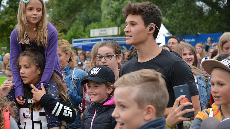 Open-Air mit Vincent Weiß
Groß war der Andrang, als Wincent Weiss sein musikalisches Feuerwerk zündete.