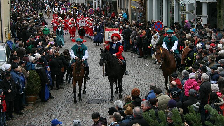 Der Traditionelle Rossmarkt in Niederstetten wird abgesagt und wird erst in 2023 wieder stattfinden. Der Traditionelle Rossmarkt in Niederstetten wird abgesagt und wird erst in 2023 wieder stattfinden.