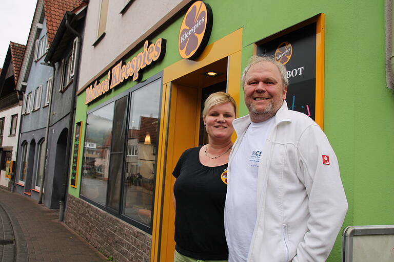 Die Bäckerei Kleespies in Burgsinn wird 275 Jahre alt. Das Bild zeigt Jürgen Kleespies mit Ehefrau Carina. Die Bäckerei Kleespies in Burgsinn wird 275 Jahre alt. Das Bild zeigt Jürgen Kleespies mit Ehefrau Carina.