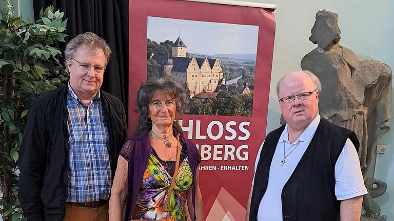 Auf Einladung der Vorsitzenden der Kulturbühne Alte Kirche Schonungen, Renate Blenk (Mitte), hielt Diakon Michael Wahler (rechts) einen Vortrag über Liborius Wagner und Schloss Mainberg im ökumenischen Kontext. Thomas Horling vertrat als 2. Vorsitzender den Förderverein Schloss Mainberg. Auf Einladung der Vorsitzenden der Kulturbühne Alte Kirche Schonungen, Renate Blenk (Mitte), hielt Diakon Michael Wahler (rechts) einen Vortrag über Liborius Wagner und Schloss Mainberg im ökumenischen Kontext. Thomas Horling vertrat als 2. Vorsitzender den Förderverein Schloss Mainberg.