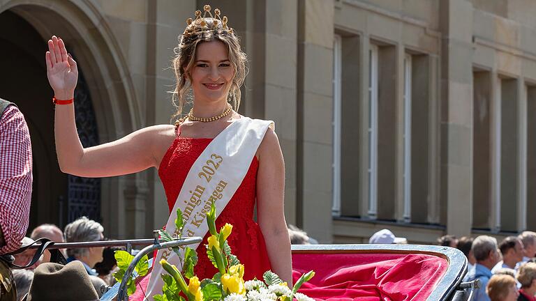 Dana Rüttger beim großen Festzug anlässlich des Rakoczy Fests in Bad Kissingen.