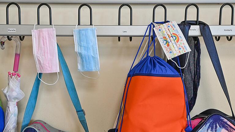 Ab Montag, 4.April, müssen auch in weiterführenden Schulen keine Masken mehr getragen werden. Ab Montag, 4.April, müssen auch in weiterführenden Schulen keine Masken mehr getragen werden.