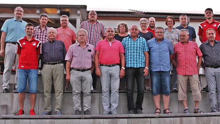 Die Spielvereinigung Gülchsheim ehrte Mitglieder für 25, 40 und 50 Jahre Vereinstreue. Die Spielvereinigung Gülchsheim ehrte Mitglieder für 25, 40 und 50 Jahre Vereinstreue.