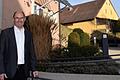 Roland Hohs Lieblingsort ist das Biebelrieder Rathaus neben der Kirche. Gerne verbringt er viel Zeit darin, um für die Bürger der drei Ortsteile zu arbeiten.