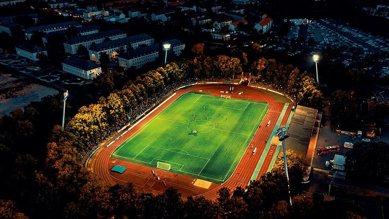 Für den Unterhalt der vielen Sportanlagen wie das Sachs-Stadion im Bild wird die Stadt Schweinfurt auch im kommenden Jahr den Haushalt nicht kürzen. Für den Unterhalt der vielen Sportanlagen wie das Sachs-Stadion im Bild wird die Stadt Schweinfurt auch im kommenden Jahr den Haushalt nicht kürzen.