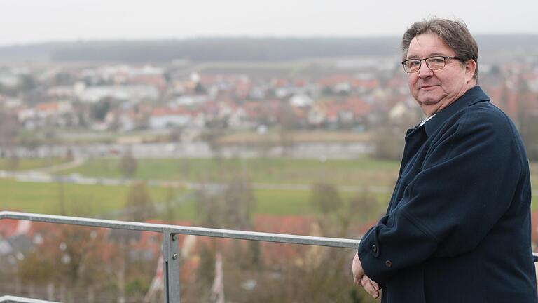 Blick auf Mainstockheim und das Maintal: An dieser Stelle hat der Bürgermeister von Mainstockheim, Karl-Dieter Fuchs, etliche Paare getraut. Blick auf Mainstockheim und das Maintal: An dieser Stelle hat der Bürgermeister von Mainstockheim, Karl-Dieter Fuchs, etliche Paare getraut.