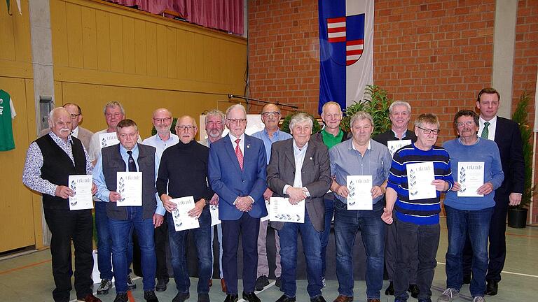 Seit 50 bzw. 55 Jahren gehören sie dem FC Untererthal an. - Seit 50 bzw. 55 Jahren gehören sie dem FC Untererthal an. Seit 50 bzw. 55 Jahren gehören sie dem FC Untererthal an. - Seit 50 bzw. 55 Jahren gehören sie dem FC Untererthal an.