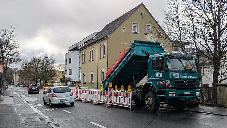 Durch die Baustelle in der Salinenstraße kommt es zu einem Engpass, der aber bis Mittwoch, 5. März behoben sein soll.       -  Durch die Baustelle in der Salinenstraße kommt es zu einem Engpass, der aber bis Mittwoch, 5. März behoben sein soll.
