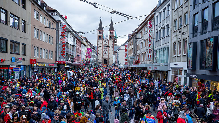 Viele Zehntausende Narren kamen am 23.02.2020 zum größten Faschingszug Süddeutschlands nach Würzburg.