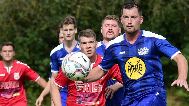 Spielertrainer Oliver Stumpf (rechts) und die DJK Salz/Mühlbach (hier ein Archivbild) haben den Einzug in das Pokalfinale durch ein unglückliches 2:3 gegen den TSV Bad Königshofen verpasst. Spielertrainer Oliver Stumpf (rechts) und die DJK Salz/Mühlbach (hier ein Archivbild) haben den Einzug in das Pokalfinale durch ein unglückliches 2:3 gegen den TSV Bad Königshofen verpasst.