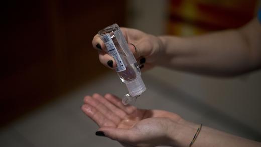 Welttag des Händewaschens       -   17:30 Uhr: Nachdem Putzen ordentlich die bösen Bakterien abtöten. Denn Experten empfehlen, die Hände zu desinfizieren, um Infektionskrankheiten vorzubeugen. Die hygienischen Standards zum Händewaschen und Desinfizieren kamen von dem ungarischen Mediziner Ignaz Semmelweis im Jahre 1847.