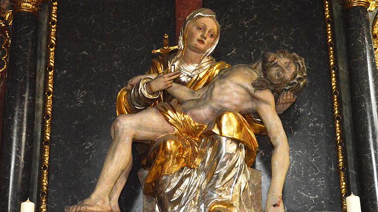 Das Foto zeigt den vor 300 Jahren errichteten barocken Schmerzensaltar in der Schönauer Klosterkirche. Er war besonders in früheren Jahrhunderten das Ziel vieler Wallfahrer und ist bis heute ein Ort des Gebets. Das Foto zeigt den vor 300 Jahren errichteten barocken Schmerzensaltar in der Schönauer Klosterkirche. Er war besonders in früheren Jahrhunderten das Ziel vieler Wallfahrer und ist bis heute ein Ort des Gebets.