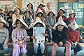 Eine große Sache ist der Vorlesetag an der St.-Hedwig-Grundschule in Kitzingen. In der ersten Klasse von Sigrid Grötsch war Redakteurin Barbara Herrmann zu Gast, die den Kindern 'Das Schaf Charlotte' vorlas und Zeitungshüte mit ihnen bastelte.