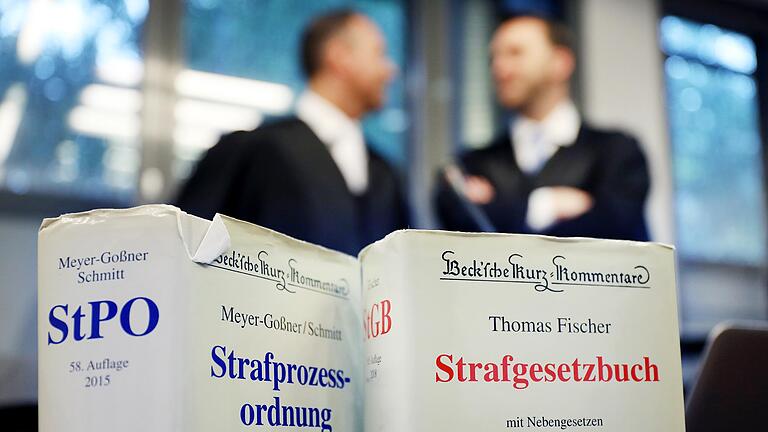Mehr als ein Jahr wurde in Ingolstadt über die mysteriösen Schüsse in einer Tiefgarage verhandelt. Nun urteilte das Gericht: Ken Mordversuch, aber Körperverletzung. Die zwei Angeklagten sollen viereinhalb Jahre hinter Gitter.