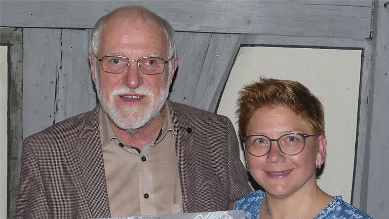 Der langjährige Vorsitzende Reinhard Hüßner und seine Nachfolgerin Andrea Linz. Der langjährige Vorsitzende Reinhard Hüßner und seine Nachfolgerin Andrea Linz.