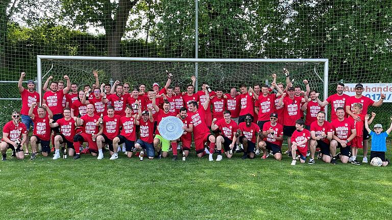 Die SpVgg Gülchsheim ist Meister der Kreisklasse Würzburg 2 in der Saison 2023/24. Nach neun Jahren kehren die Mittelfranken auf dem direkten Weg in die Kreisliga zurück. Die SpVgg Gülchsheim ist Meister der Kreisklasse Würzburg 2 in der Saison 2023/24. Nach neun Jahren kehren die Mittelfranken auf dem direkten Weg in die Kreisliga zurück.