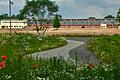 Blick von der Carus-Allee in Richtung Panzerhalle 237, die bei der Landesgartenschau 2026 als Blumenhalle fungieren könnte.
