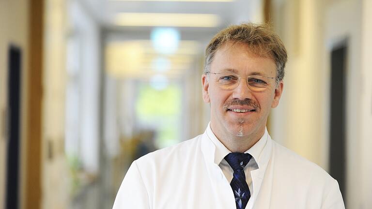 Dr. Heiko Sprenger informiert am Dienstag, 25. Juni in einem Fachvortrag zu den neuesten Entwicklungen der Endoprothesen bei Arthrose.