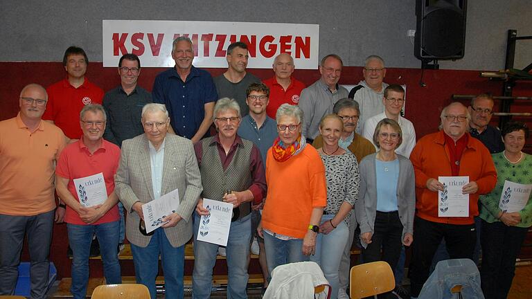 Der Kraftsportverein ehrte in seiner Jahreshauptversammlung viele treue Mitglieder und erfolgreiche Sportlerinnen und Sportler. Der Kraftsportverein ehrte in seiner Jahreshauptversammlung viele treue Mitglieder und erfolgreiche Sportlerinnen und Sportler.