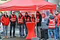 Öffentliche Pressekonferenz: Die IG Metall war mit Betriebsratsvorsitzenden verschiedener Kitzinger Großbetriebe auf den Marktplatz gekommen, um ein aktuelles Stimmungsbild zu bekommen.