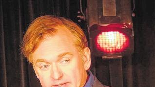 Oben ohne: Christian Springer erklärte in der Disharmonie die Politik. Oben ohne: Christian Springer erklärte in der Disharmonie die Politik.