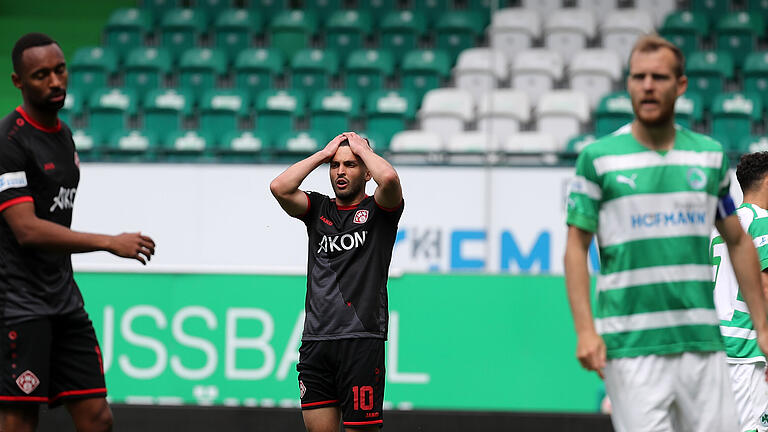 Nicht zu fassen: Dardan Karimani ärgert sich über eine seiner ausgelassenen Chancen beim 0:1 in Fürth. Nicht zu fassen: Dardan Karimani ärgert sich über eine seiner ausgelassenen Chancen beim 0:1 in Fürth.