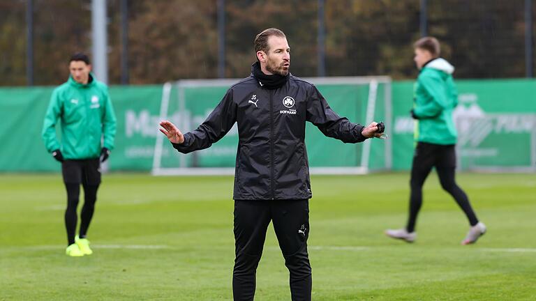 Erstes Training der SpVgg Greuther Fürth mit neuem Trainer       -  Trainer Siewert legt in Fürth los.